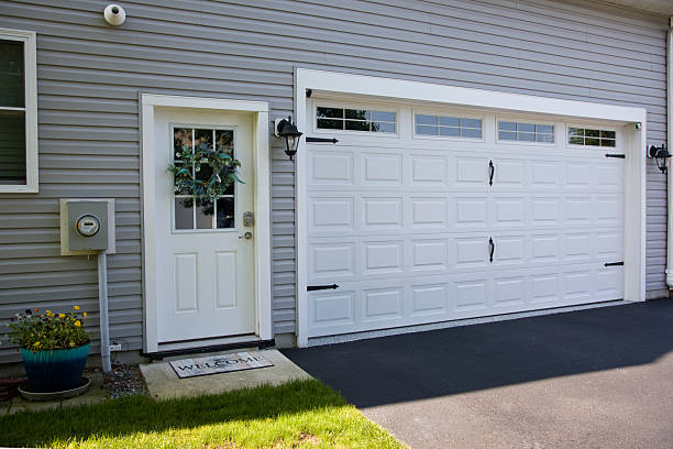 24/7 Emergency Garage Door Panel Replacement experts in Meridian, MS